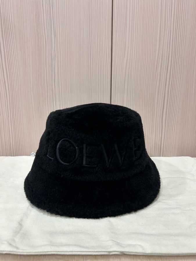 #全新附購證 Loewe 刺繡品牌logo羊毛皮漁夫帽 尺碼57、59-10