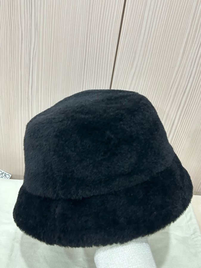 #全新附購證 Loewe 刺繡品牌logo羊毛皮漁夫帽 尺碼57、59-17
