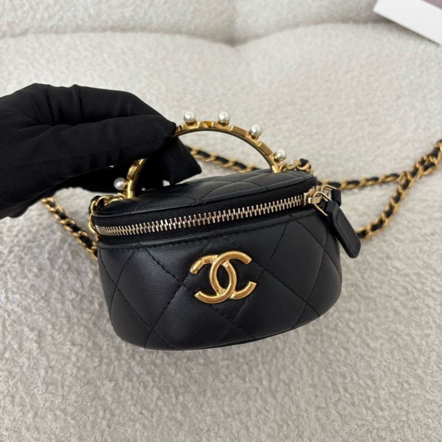 Chanel香奈兒 珍珠水鑽手柄化妝盒手提包斜挎包 黑金羊皮 芯片款-1