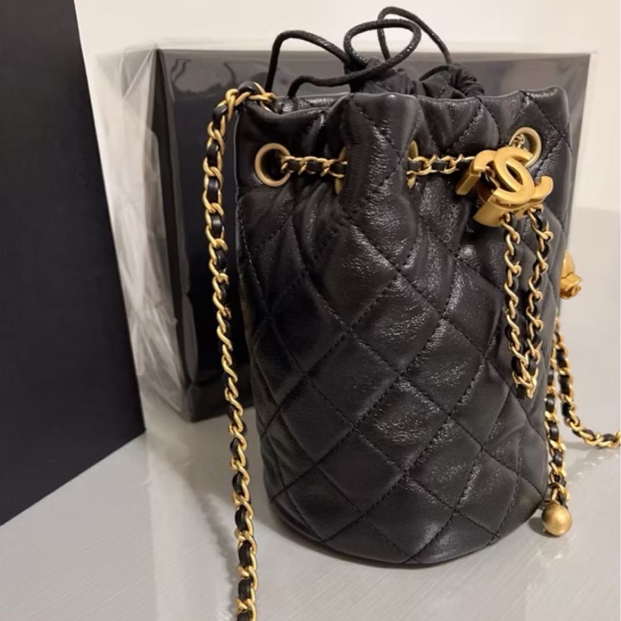 CHANEL 香奈兒《全新》2024/25 工坊系列金球水桶包|黑色羊皮|霧金鏈條|全配附購證-7