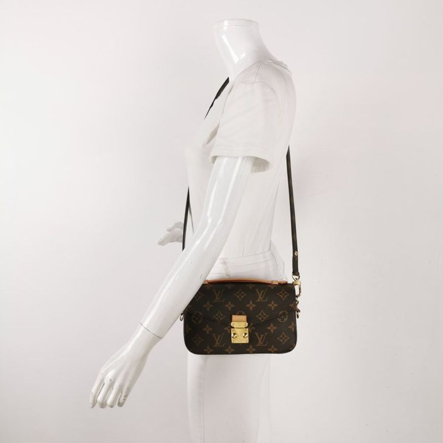 Louis Vuitton (LV) Pochette Metis East West植鞣革老花翻蓋斜背包單肩包晶片款-1
