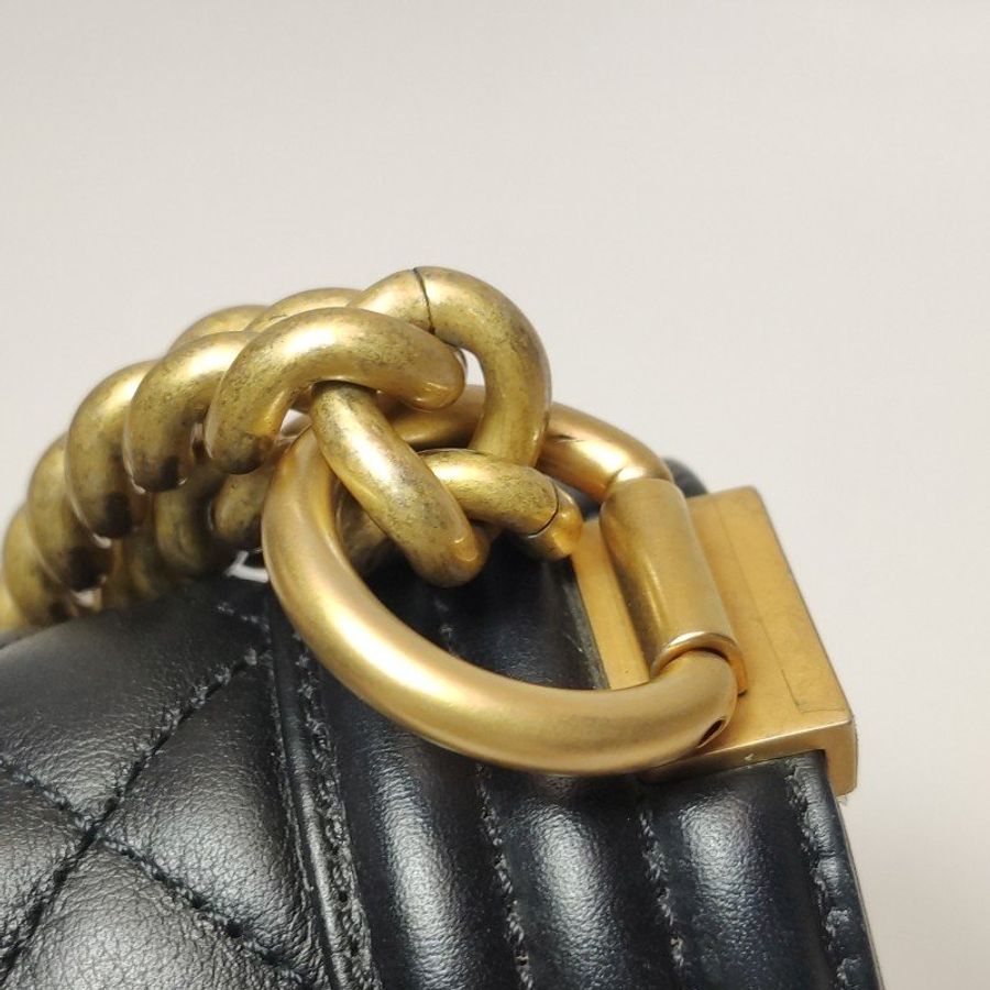 Chanel Leboy 經典中型牛皮菱格絎縫方形雙C鎖扣單肩包-14