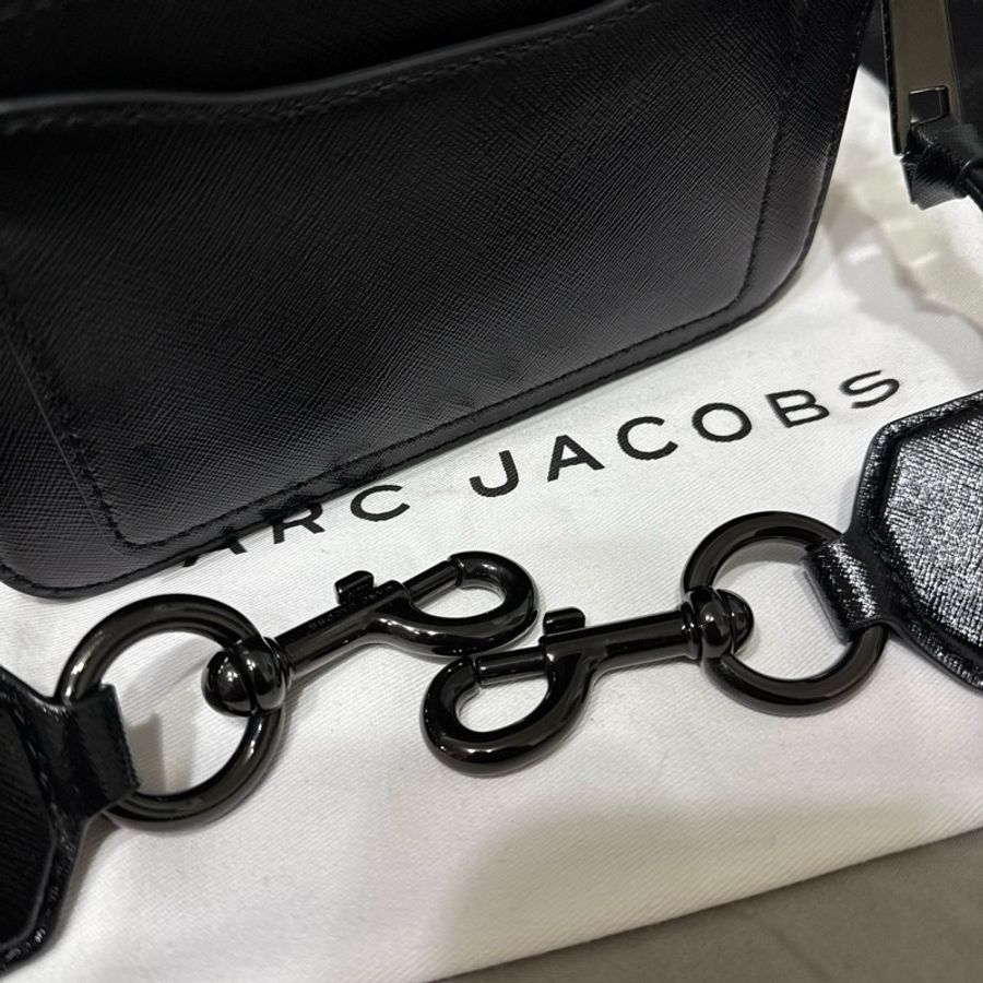 MARC JACOBS 黑色相機包-3