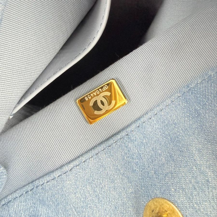 CHANEL - 水藍單寧金釦雙口袋磁吸後背包-19