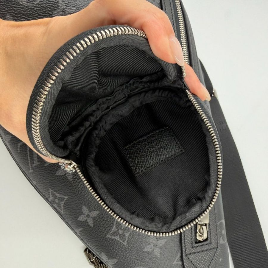 Louis Vuitton -黑灰原花銀釦Duo胸口包m30936-11