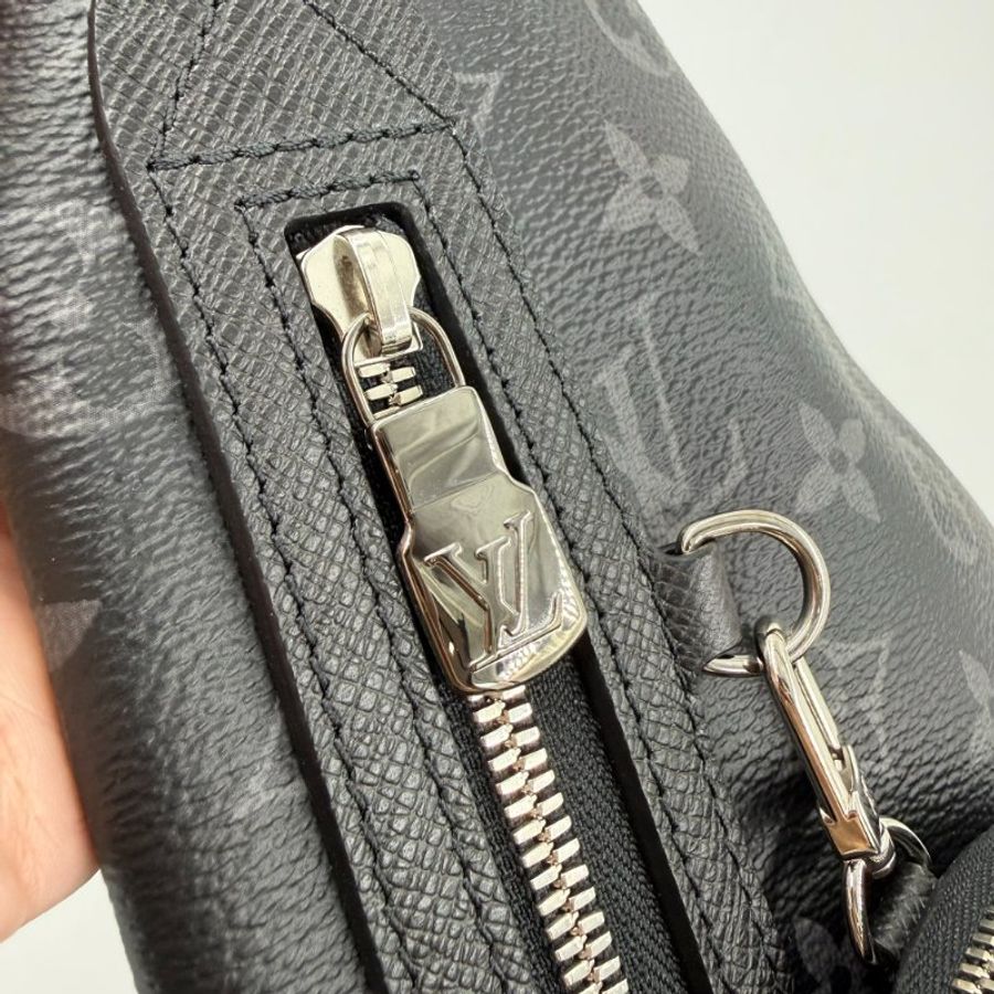 Louis Vuitton -黑灰原花銀釦Duo胸口包m30936-14