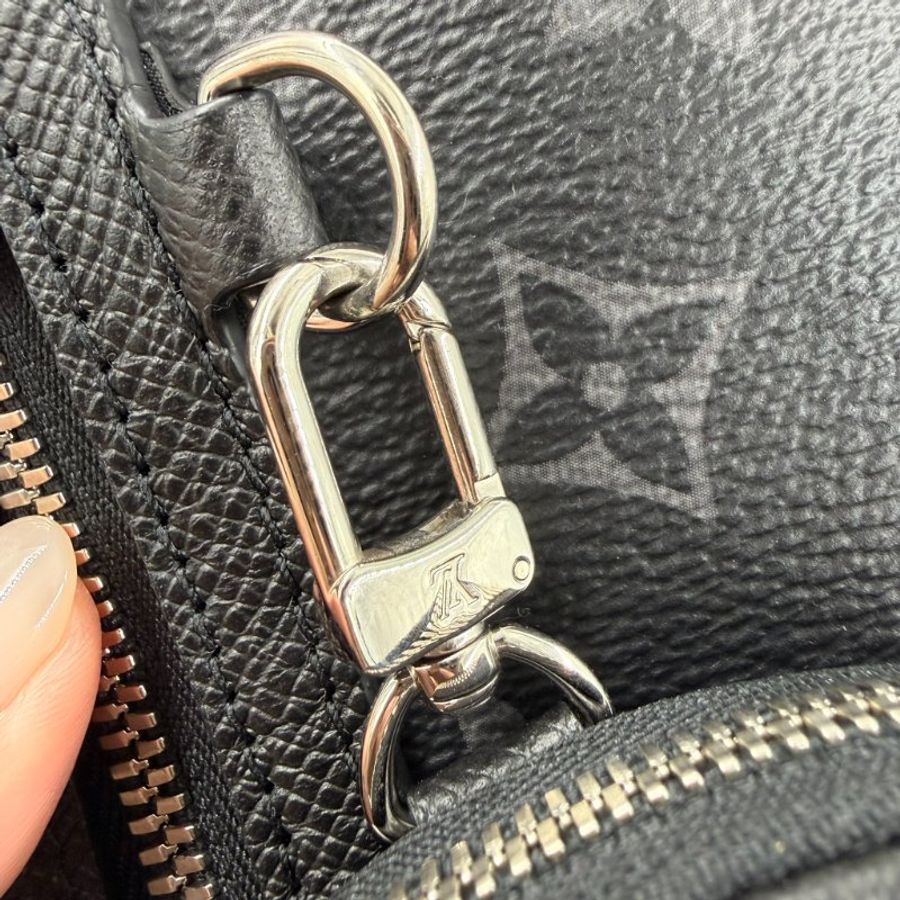 Louis Vuitton -黑灰原花銀釦Duo胸口包m30936-15
