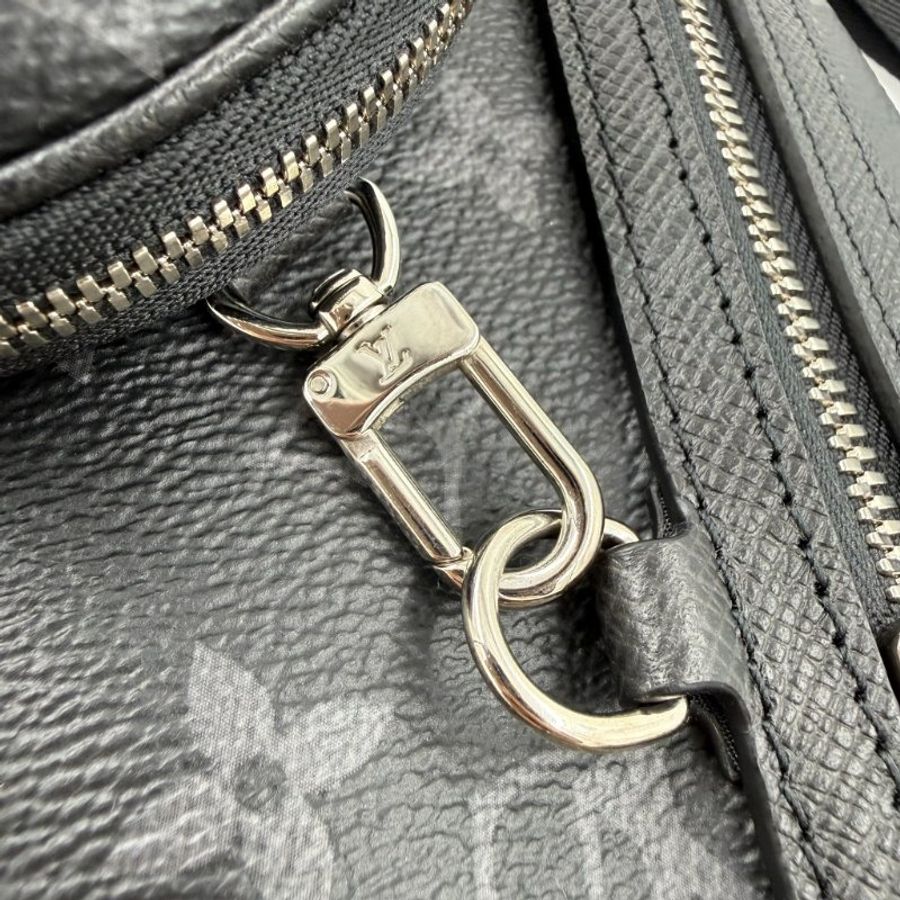 Louis Vuitton -黑灰原花銀釦Duo胸口包m30936-18