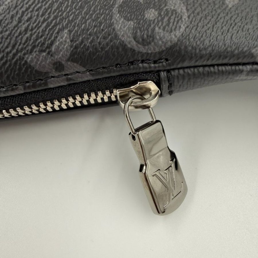 Louis Vuitton -黑灰原花銀釦Duo胸口包m30936-19