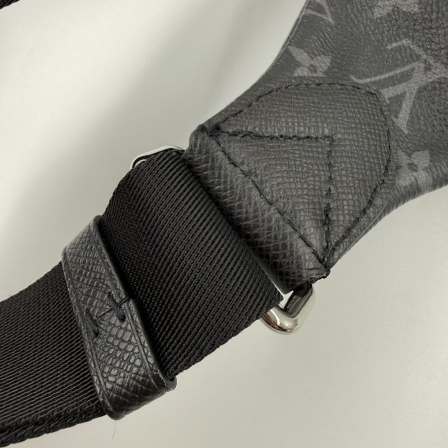 Louis Vuitton -黑灰原花銀釦Duo胸口包m30936-20