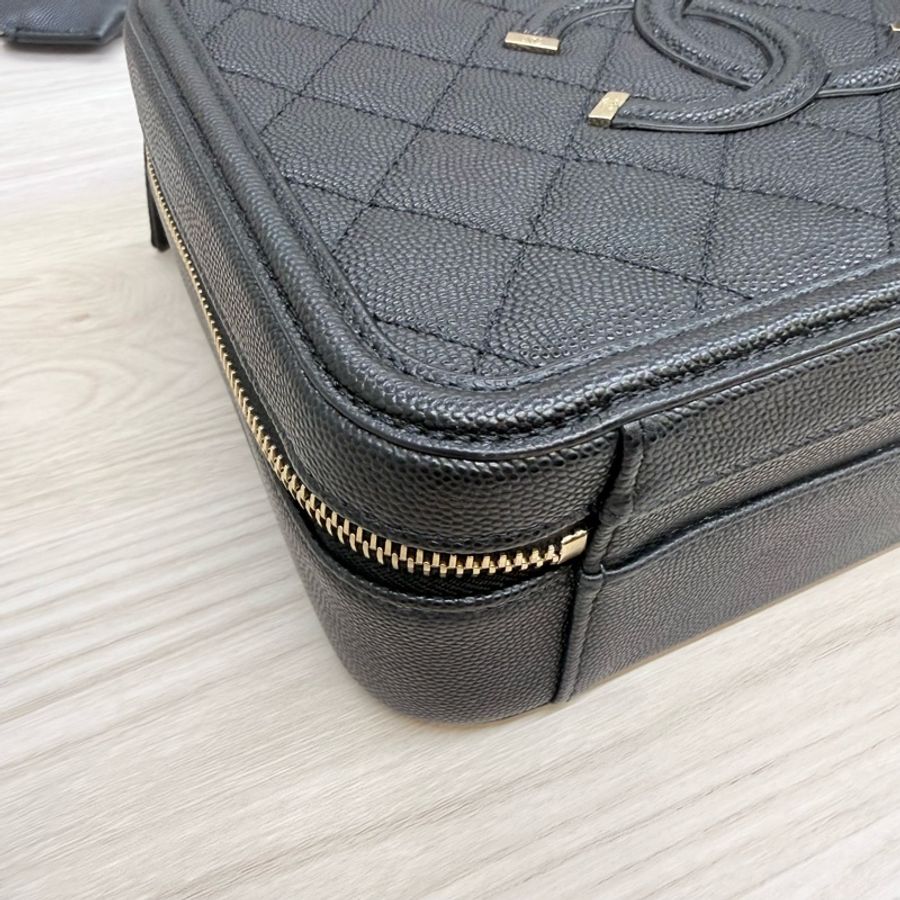 Chanel 黑荔枝皮金釦中號vanity case-10