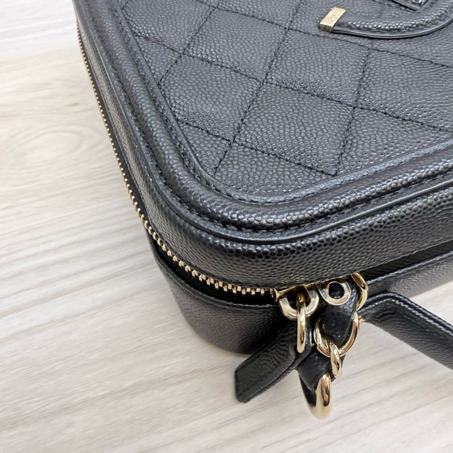 Chanel 黑荔枝皮金釦中號vanity case-12