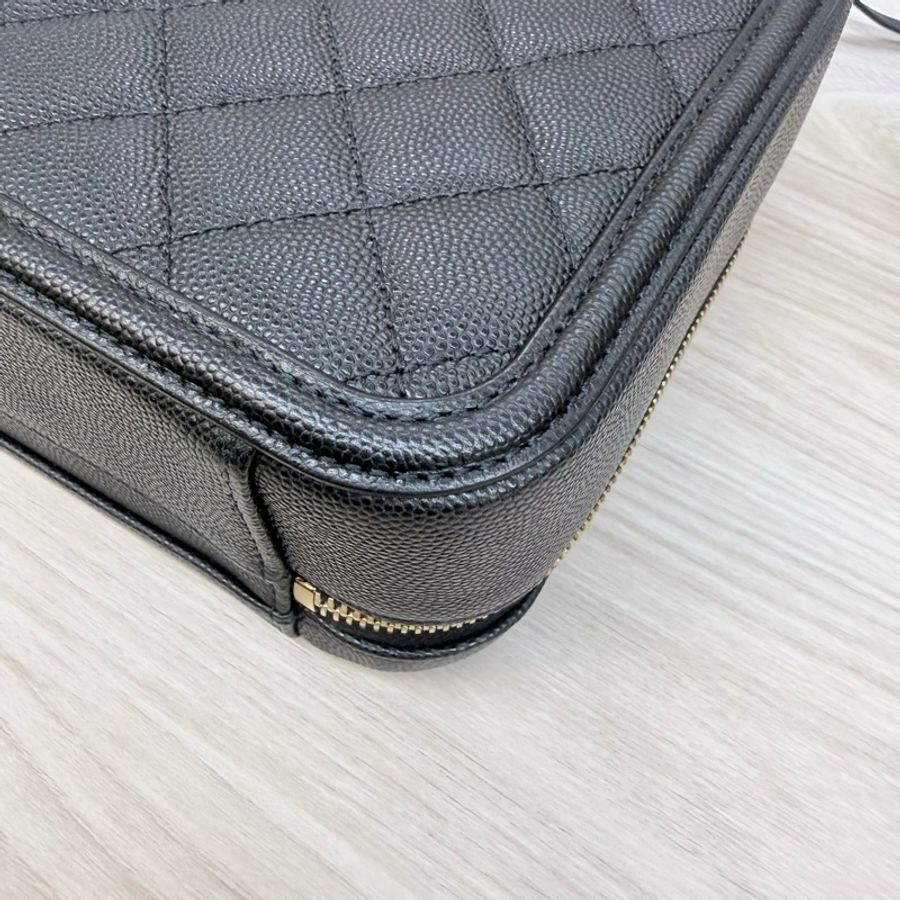 Chanel 黑荔枝皮金釦中號vanity case-13