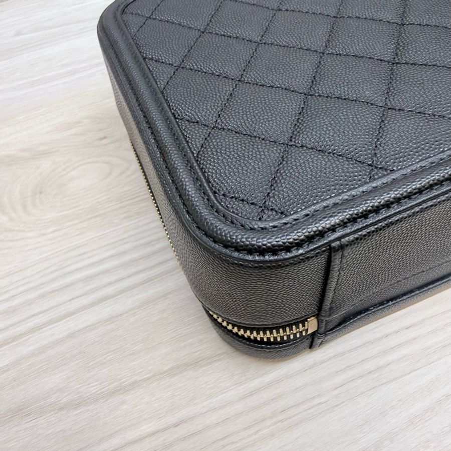 Chanel 黑荔枝皮金釦中號vanity case-14
