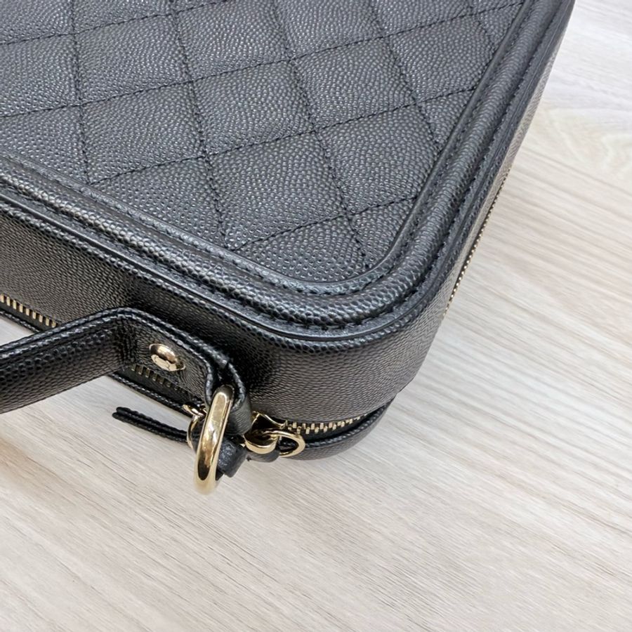 Chanel 黑荔枝皮金釦中號vanity case-15