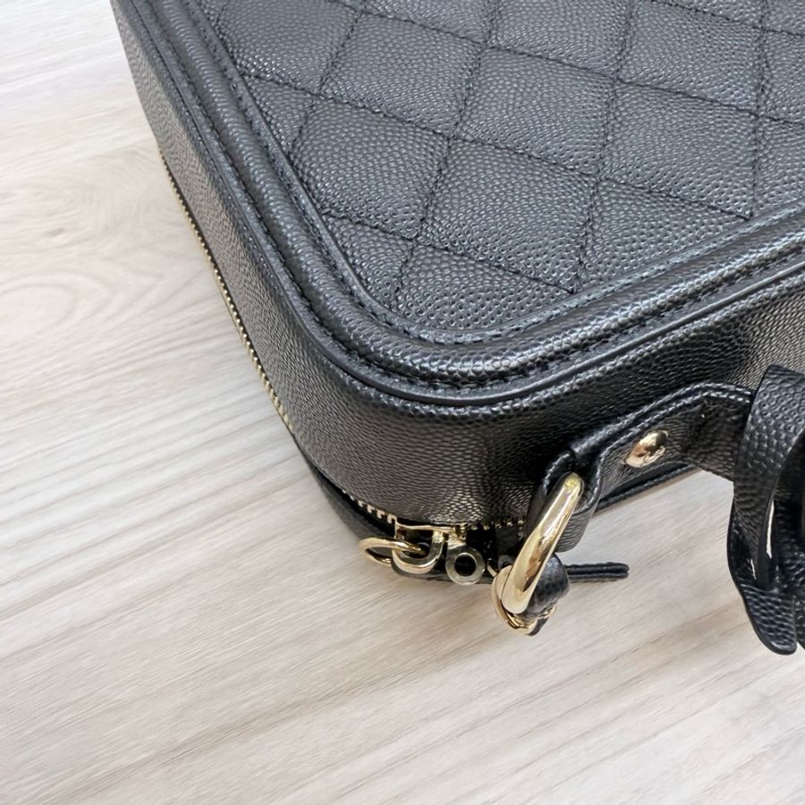 Chanel 黑荔枝皮金釦中號vanity case-16