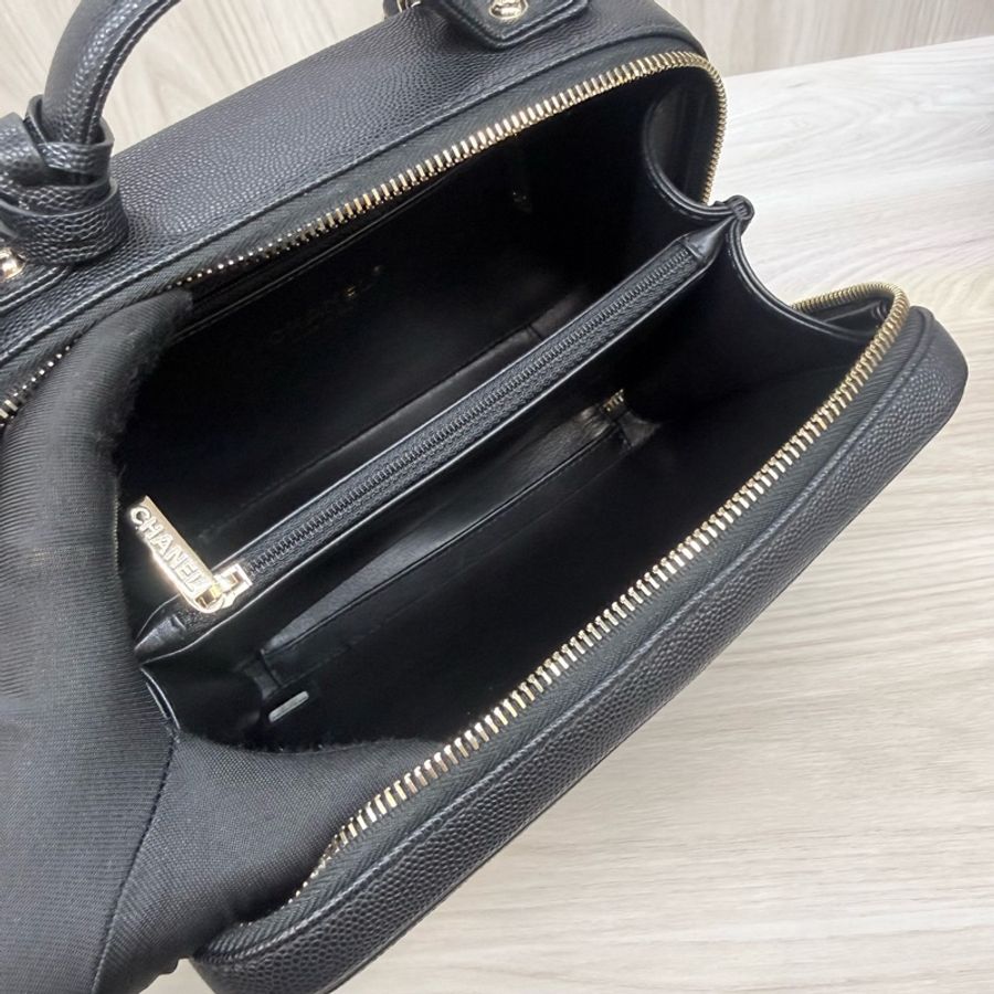 Chanel 黑荔枝皮金釦中號vanity case-17