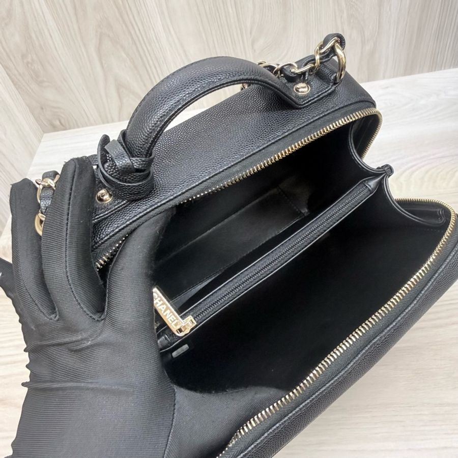 Chanel 黑荔枝皮金釦中號vanity case-18