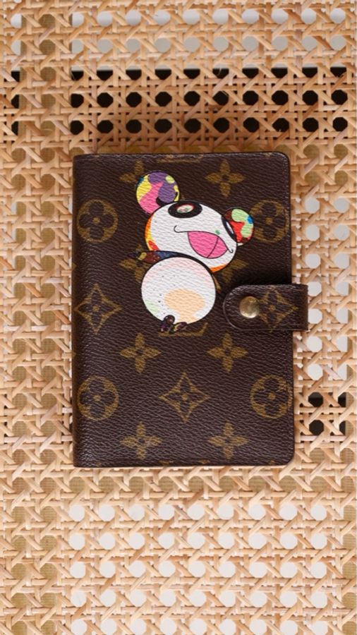 LV x 村上隆联名限定熊猫图案笔记夹-0