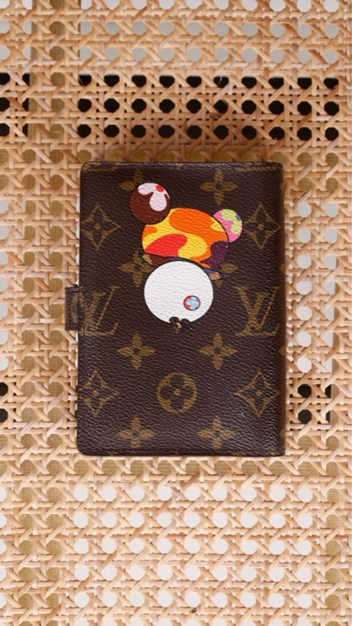 LV x 村上隆联名限定熊猫图案笔记夹-1