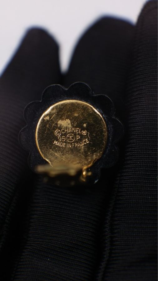 Chanel 94年镂空钱币耳夹-10