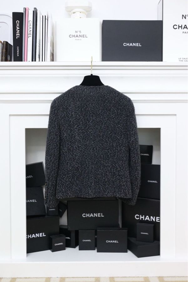 Chanel 1994年秀款灰花呢开衩设计圆领外套-7