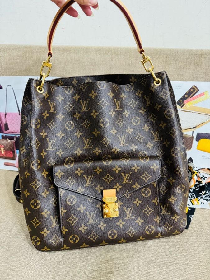 ✨售 二手真品 Louis Vuitton LV M40781 Metis hobo 經典花紋時尚兩用購物包(附背帶)-1