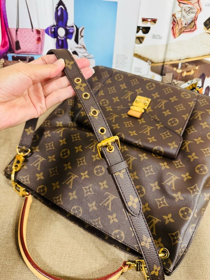 ✨售 二手真品 Louis Vuitton LV M40781 Metis hobo 經典花紋時尚兩用購物包(附背帶)-25