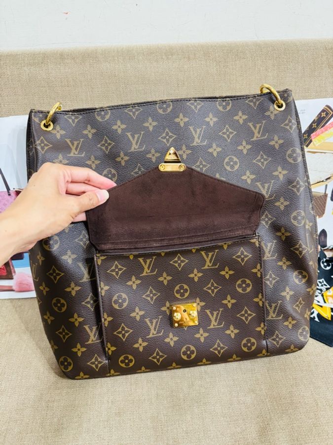 ✨售 二手真品 Louis Vuitton LV M40781 Metis hobo 經典花紋時尚兩用購物包(附背帶)-26
