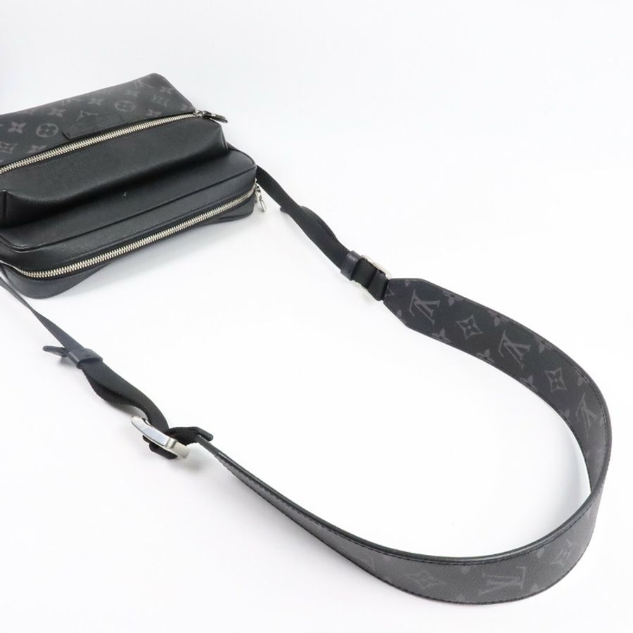 LOUIS VUITTON Monogram Eclipse/Taiga Outdoor Messenger銀扣肩背袋-8