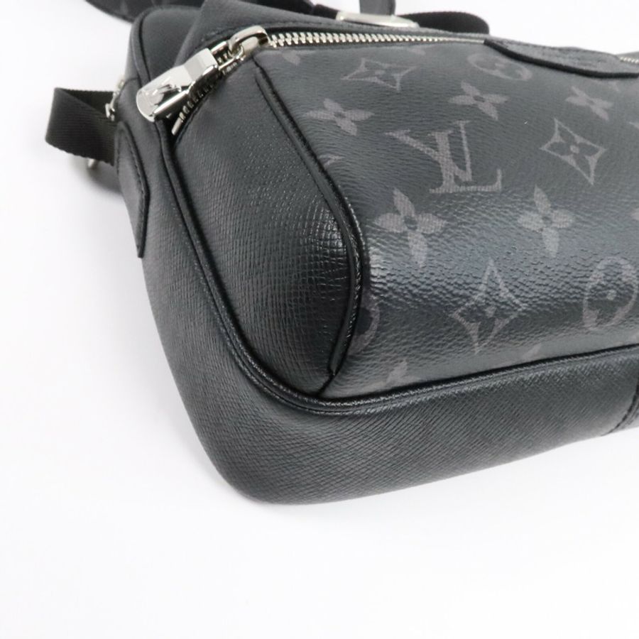 LOUIS VUITTON Monogram Eclipse/Taiga Outdoor Messenger銀扣肩背袋-10