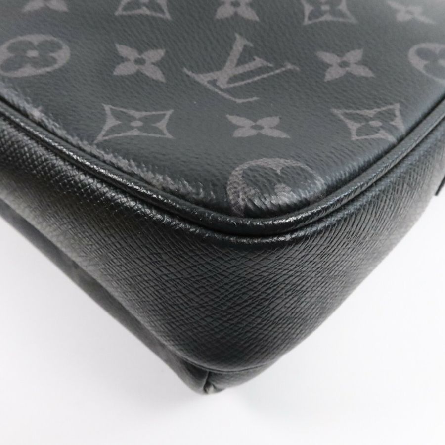 LOUIS VUITTON Monogram Eclipse/Taiga Outdoor Messenger銀扣肩背袋-11
