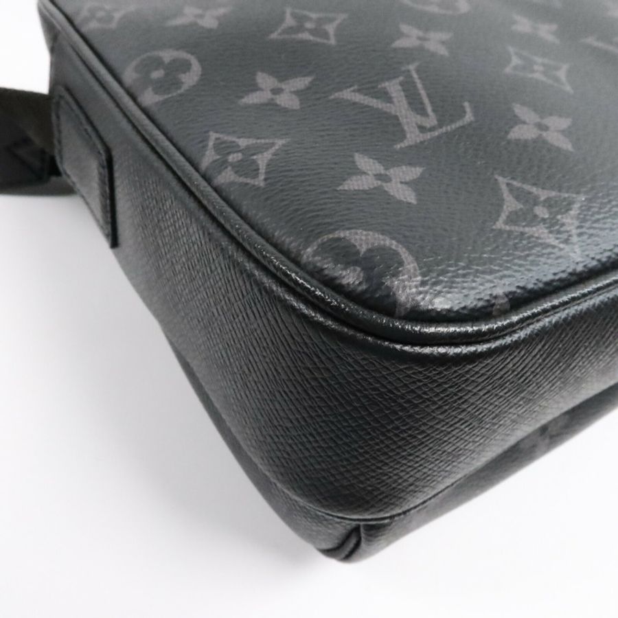 LOUIS VUITTON Monogram Eclipse/Taiga Outdoor Messenger銀扣肩背袋-12