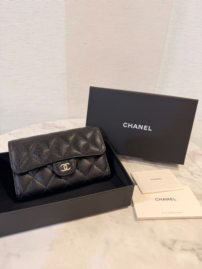 Chanel 黑銀荔枝皮5卡中夾-11