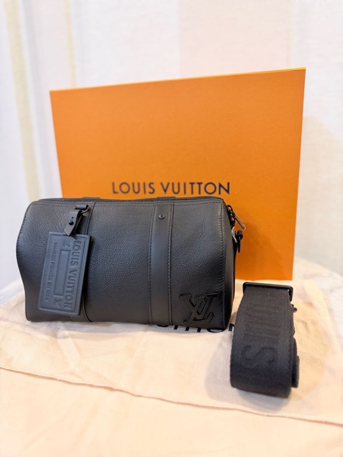 LV黑牛皮city keepall 斜背包-1