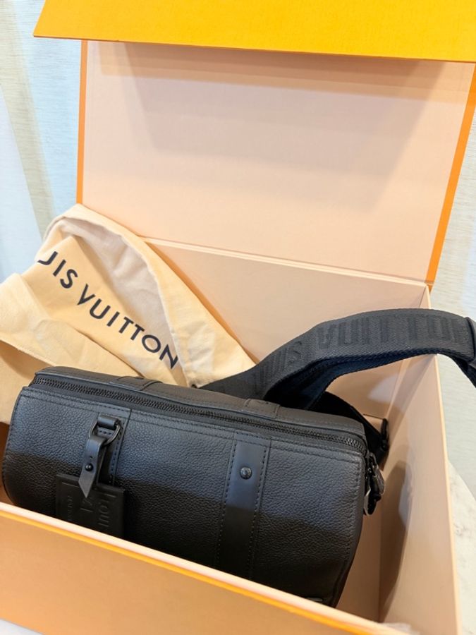 LV黑牛皮city keepall 斜背包-5