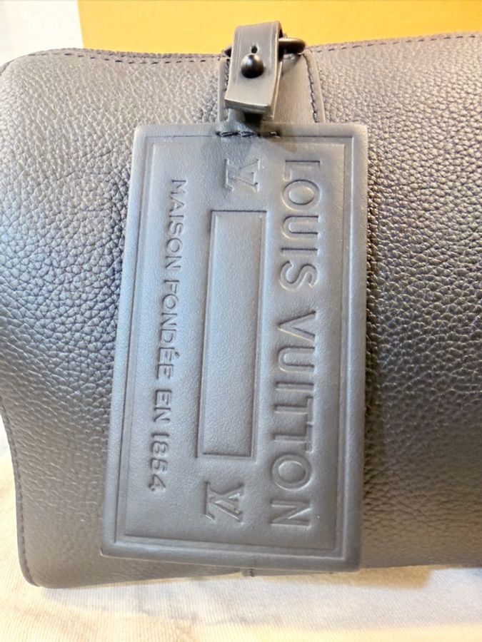 LV黑牛皮city keepall 斜背包-7