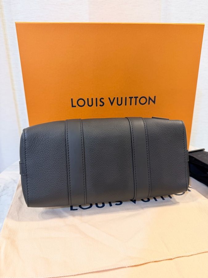 LV黑牛皮city keepall 斜背包-17
