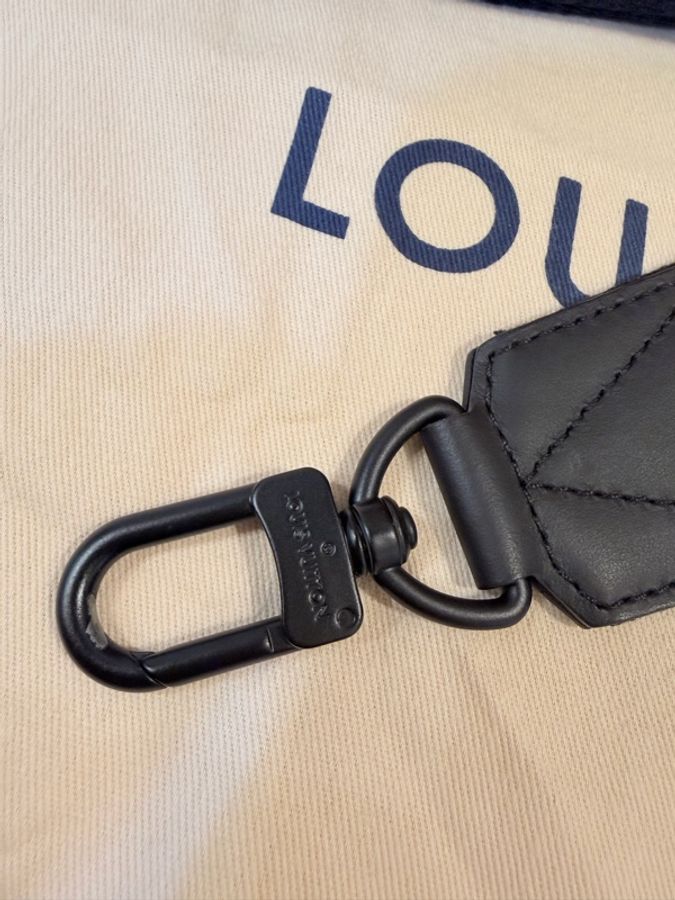 LV黑牛皮city keepall 斜背包-29