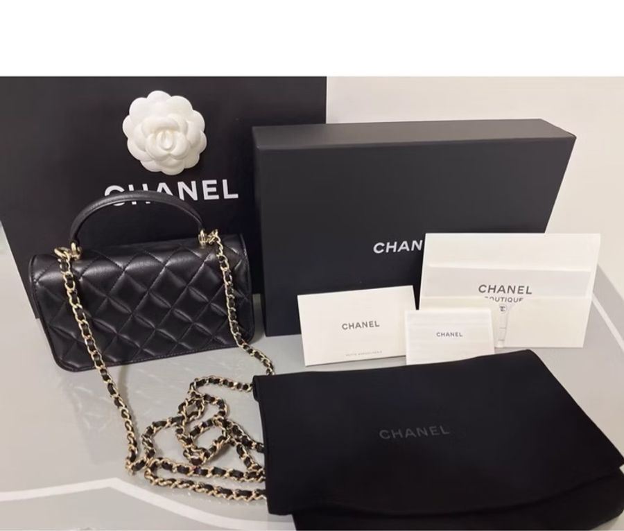 CHANEL 香奈兒《全新》經典菱格紋迷你提把手機包 黑色羊皮 金釦 鏈帶包 全配-24