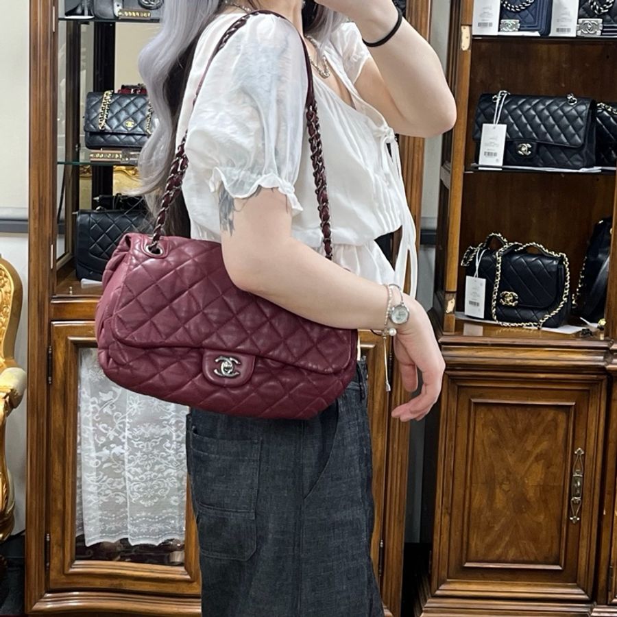 「JL精品代購」香奈兒酒紅色羊皮菱格紋翻蓋機場鏈條包 銀色做舊五金-2