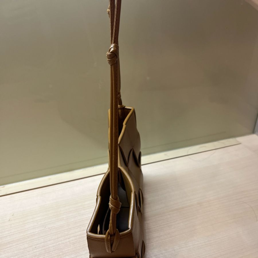 Bottega Veneta皮革單肩包咖色4*3方格-4