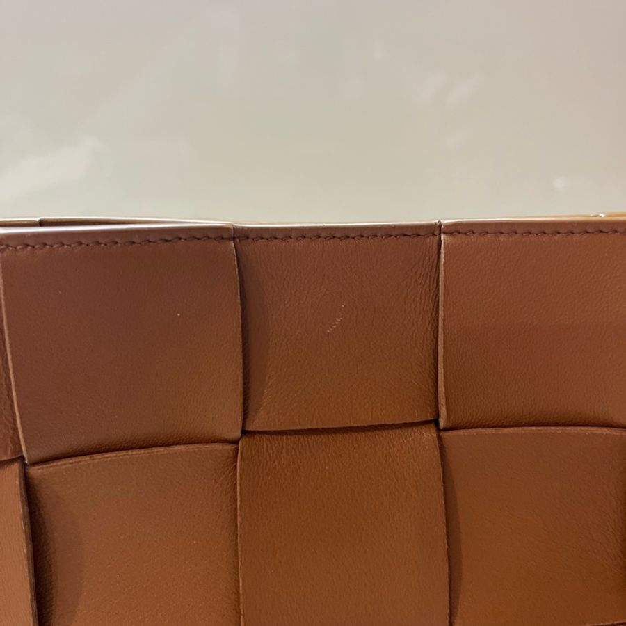 Bottega Veneta皮革單肩包咖色4*3方格-12