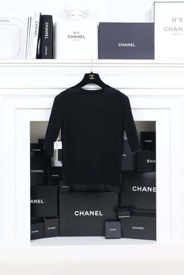 Chanel2017年黑色针织圆领上衣-1