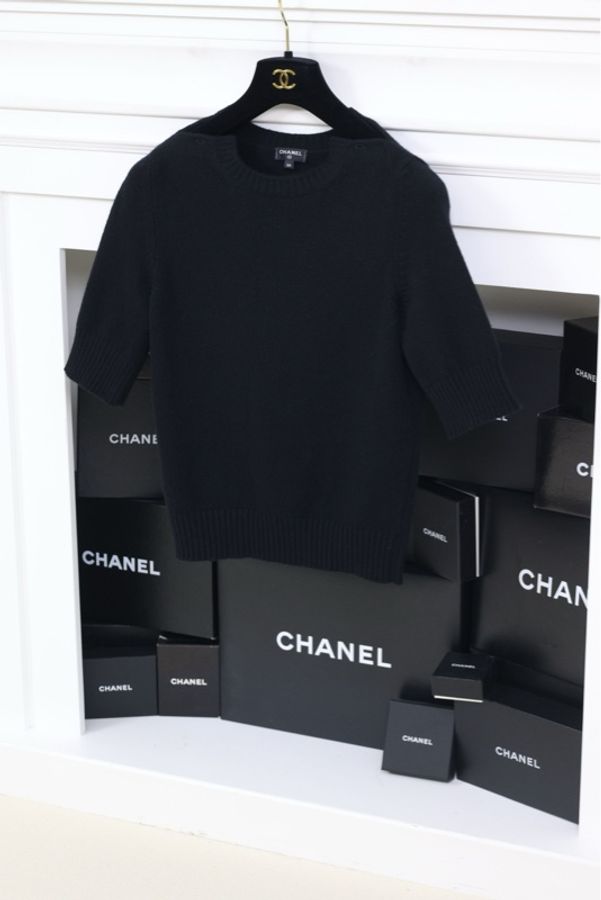 Chanel2017年黑色针织圆领上衣-2