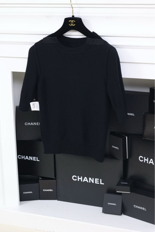 Chanel2017年黑色针织圆领上衣-8