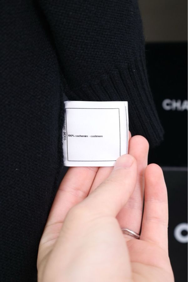 Chanel2017年黑色针织圆领上衣-17
