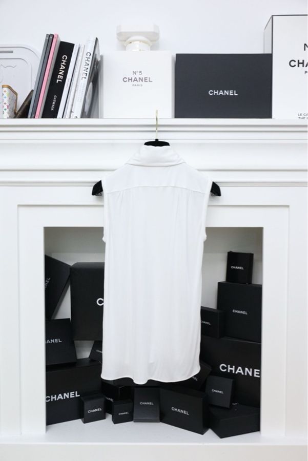 Chanel 15年人造丝绵白色小尖领花花扣背心马甲上衣-1