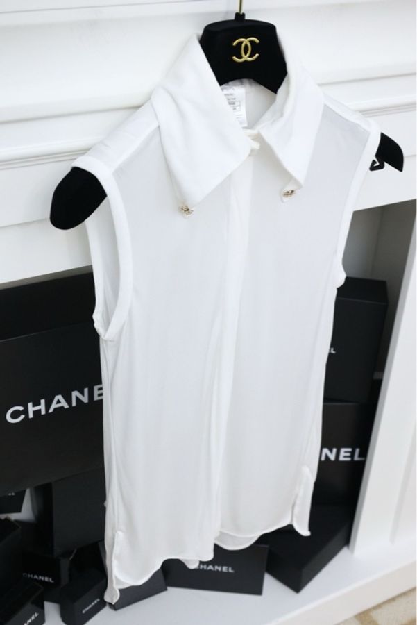 Chanel 15年人造丝绵白色小尖领花花扣背心马甲上衣-4