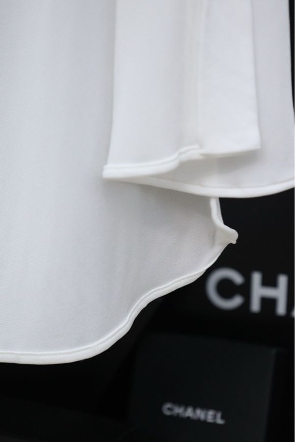 Chanel 15年人造丝绵白色小尖领花花扣背心马甲上衣-12